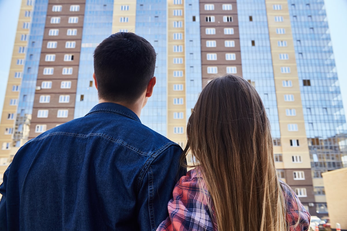 couple looking at an apartment