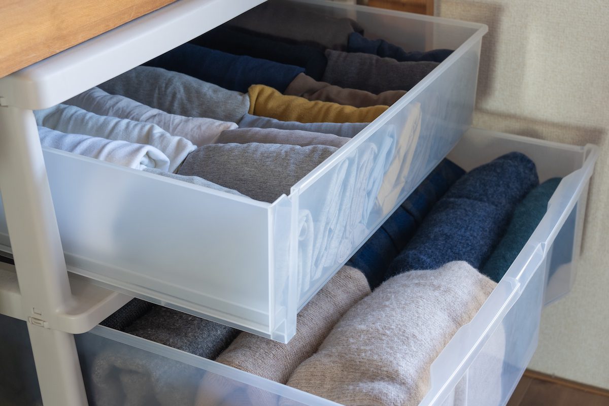 Pack clothes for moving