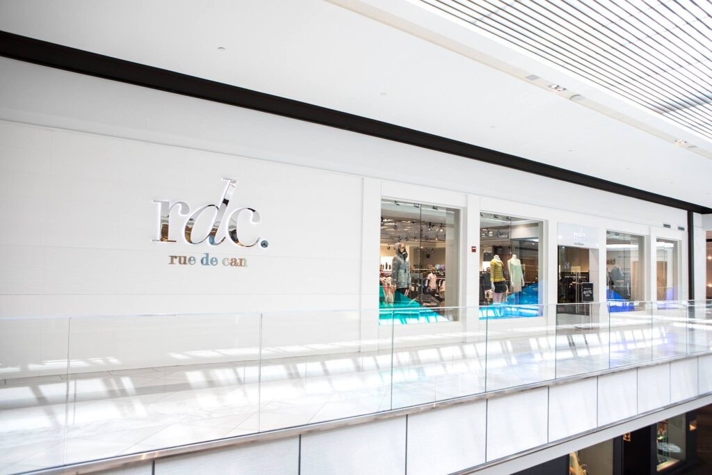 outside view of store front rue de can