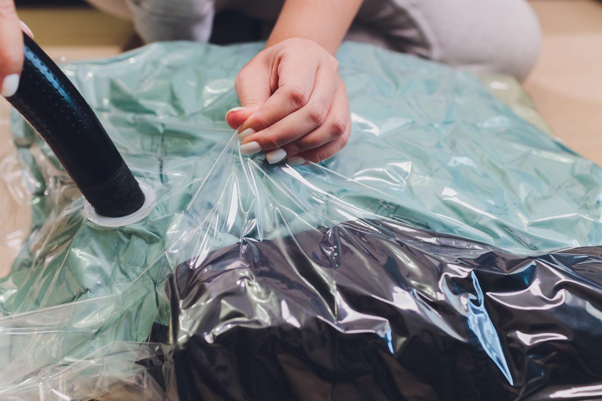 Vacuum packing sweaters to pack clothes for moving